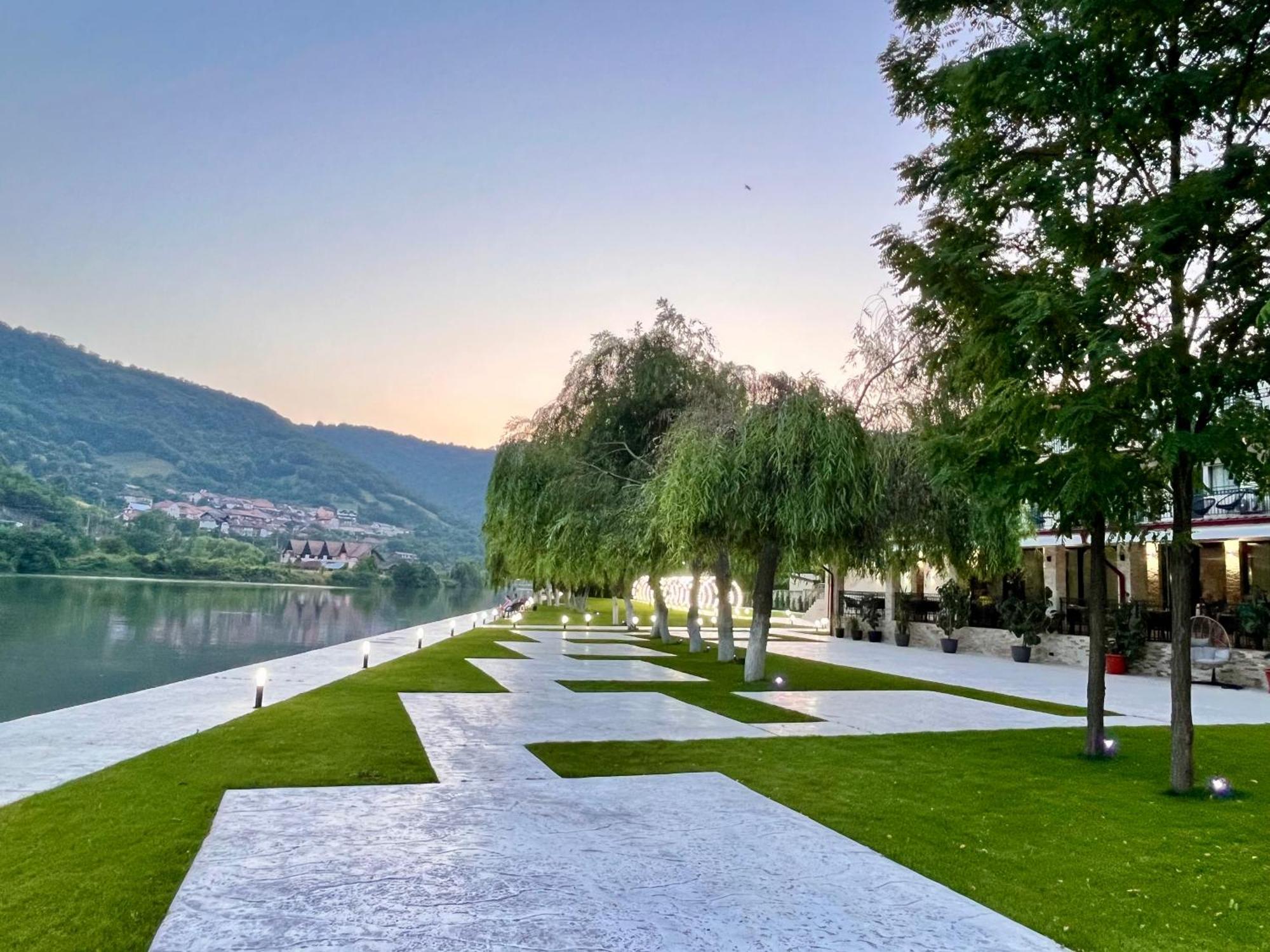 Vega Resort Restaurant & Lodge Orşova Dış mekan fotoğraf