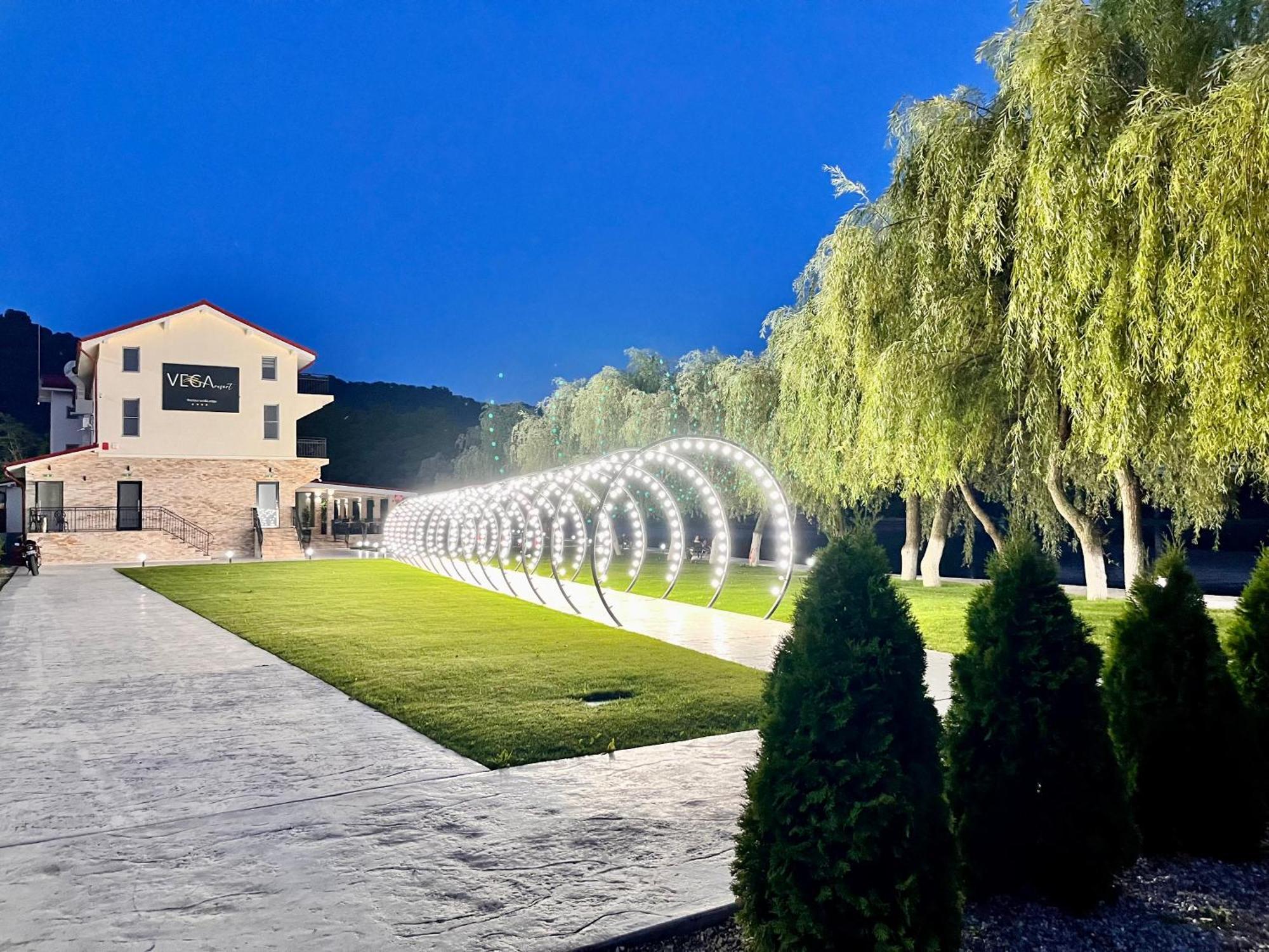 Vega Resort Restaurant & Lodge Orşova Dış mekan fotoğraf