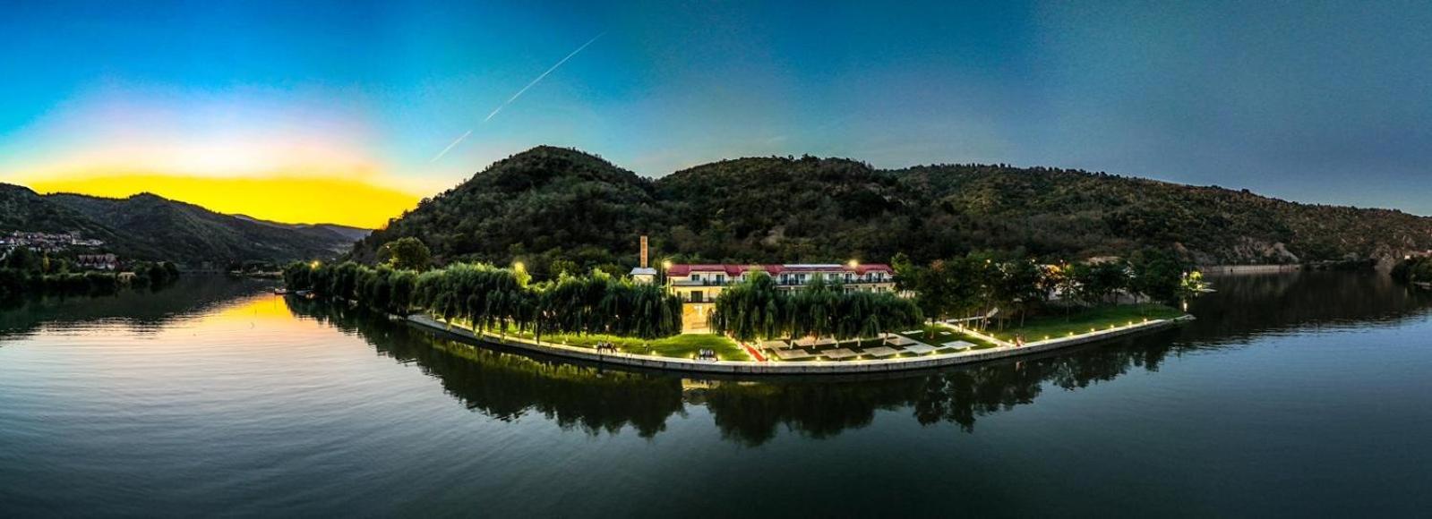 Vega Resort Restaurant & Lodge Orşova Dış mekan fotoğraf