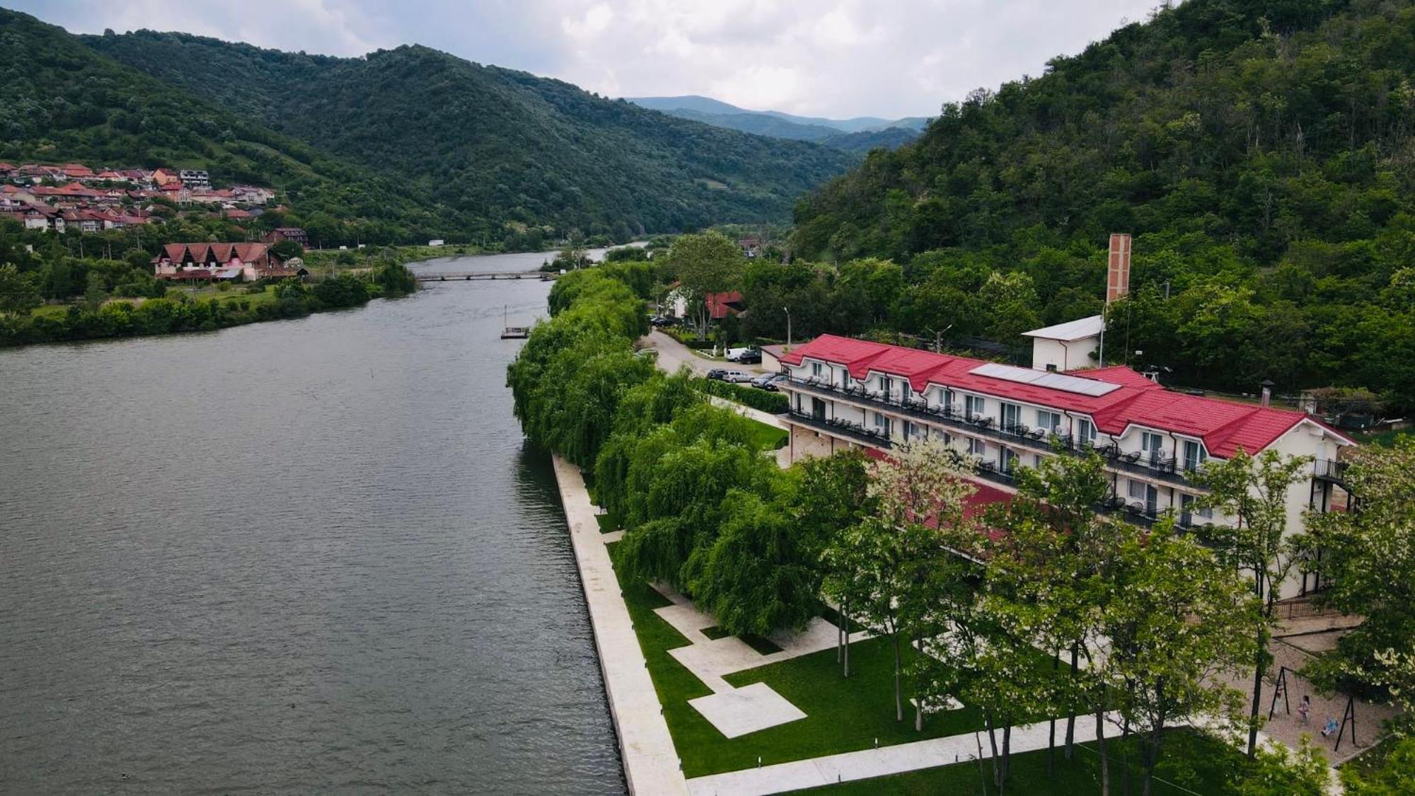 Vega Resort Restaurant & Lodge Orşova Dış mekan fotoğraf